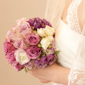 紫のラナンキュラスとバラのブーケ ブーケ,ピンク,アンティーク,パープル