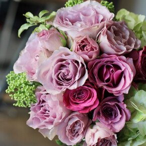 上品な薄いパープルのバラとグリーンのあじさいを使ったブーケ。 ブーケ,パープル